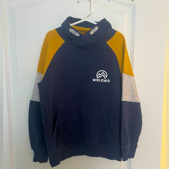 Boy size 6-8 H&M lightweight sweatshirt - Picture 1 of 5